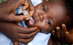 Un déparasitant administré à des enfants vire à la panique en Guinée