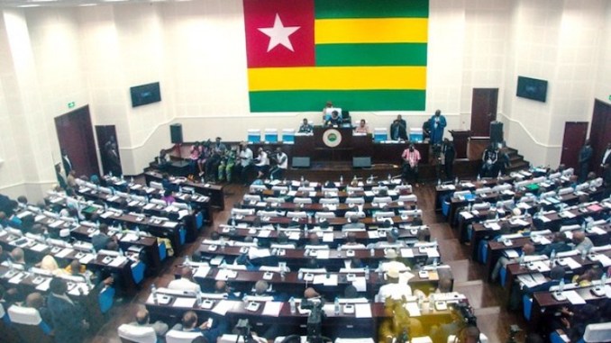Togo: la réforme limitant le mandat présidentiel est adoptée !