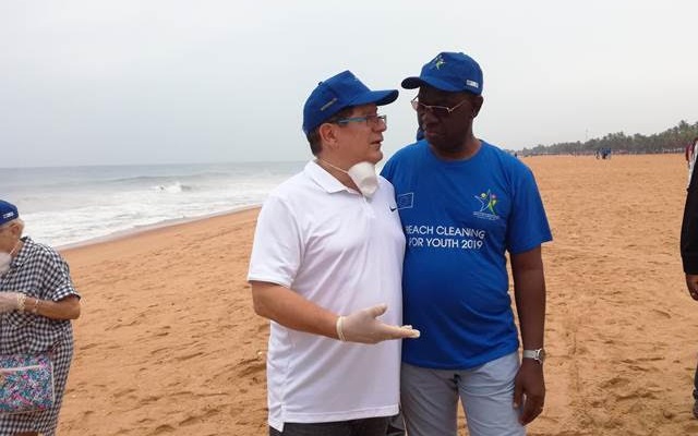 L’ambassadeur de France au Togo participe à une opération 