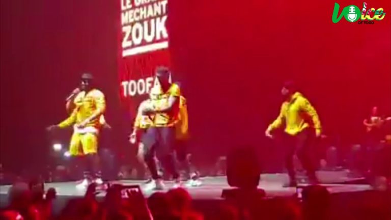 Toofan met le feu U Arena de Paris lors des 40 ans de KASSAV