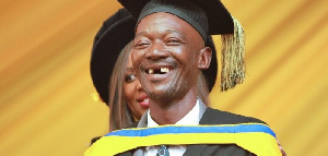 De jardinier à diplômé: l’étonnante histoire de Lukhanyo Mafu