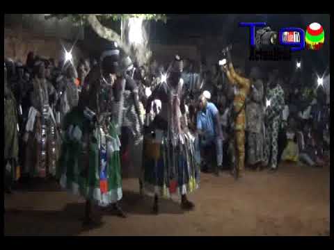 Cérémonie de TOHOUIO: La danse démonstrative du Roi des divinités « Adjahouto » lors de la cérémonie