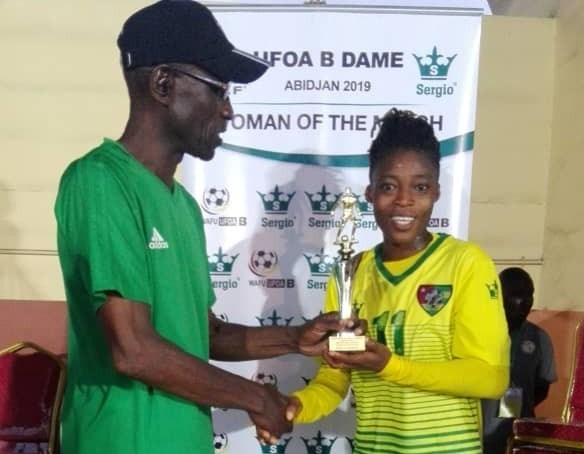 Tournoi UFOAB Dames/Togo 2-1 Senegal: Woedikou Mafille enlève le trophée Sergio de la  »  meilleure joueuse du match »