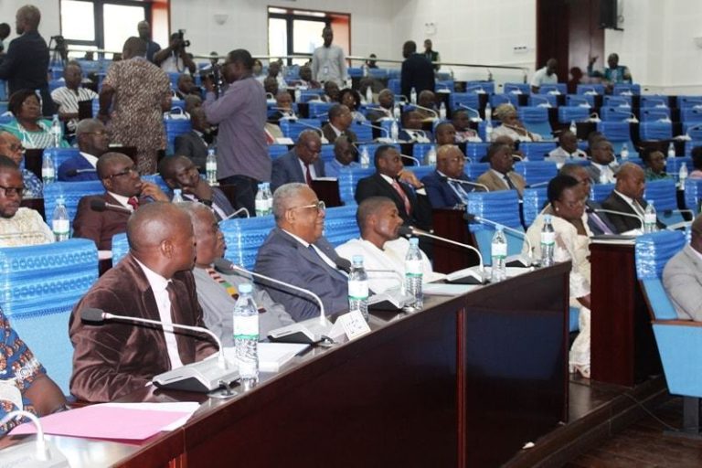 Togo : les députés valident le document de programmation budgétaire et économique pluriannuel