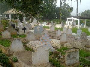 Crimes rituels: découverte de 25 bébés morts dans un cimetière
