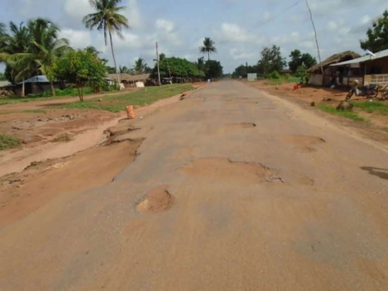Togo : le gouvernement va réhabiliter et bitumer 600 km de route d’ici 2020