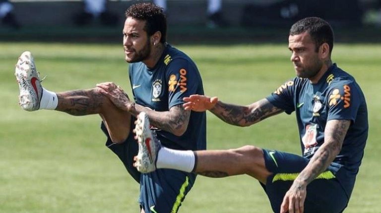 Football : Dani Alves veut revenir au FC Barcelone avec Neymar
