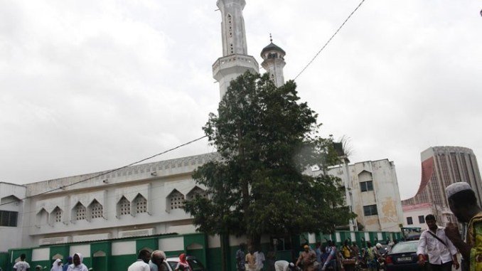 Mosquées vandalisées: un an après, toujours pas de coupable