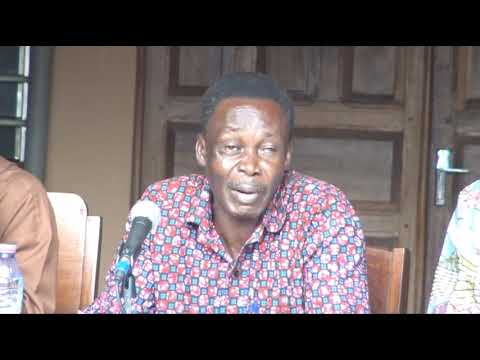 Koffi TOMY parle du monde des paysans du Togo aux rencontres citoyennes des UST à Kpalimé