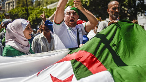 Après 6 mois de contestation, l’Algérie à la croisée des chemins