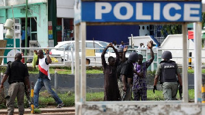 Des militaires tuent 3 policiers au Nigeria