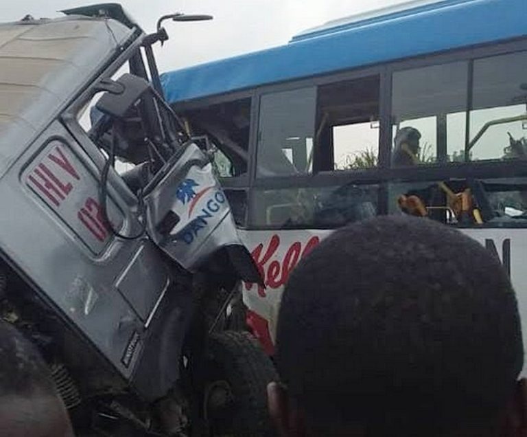 Un camion titan Dangote impliqué dans un accident tragique de circulation