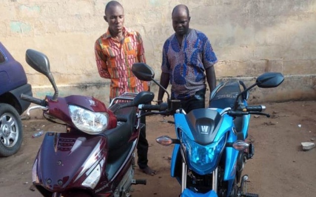 Deux voleurs de motos appréhendés à Lomé par la police