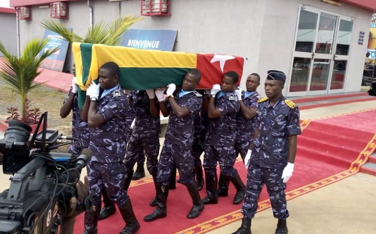 Hommage officiel à Jimi : Triste moment à Canal Olympia de Lomé