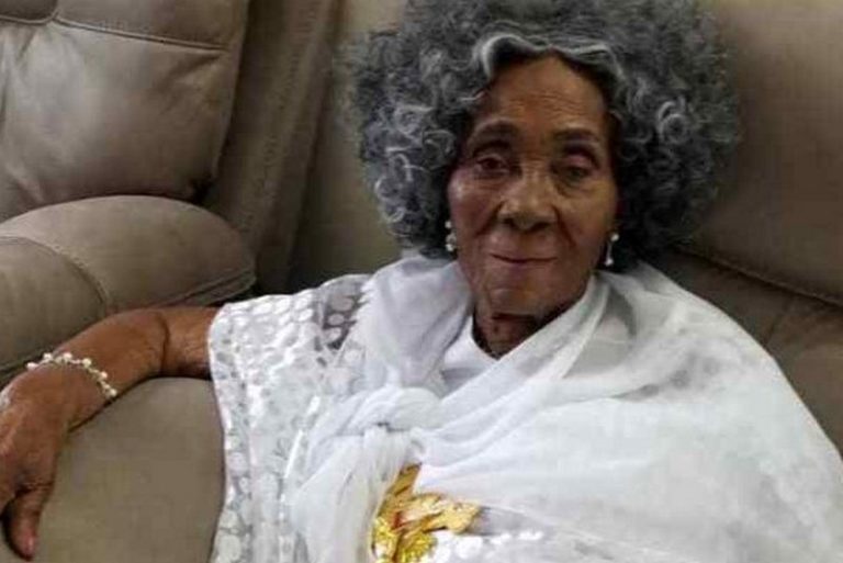 La mère de l’ancien président J.J. Rawlings, Victoria Agbotui, a célébré ses 100 ans (photos)