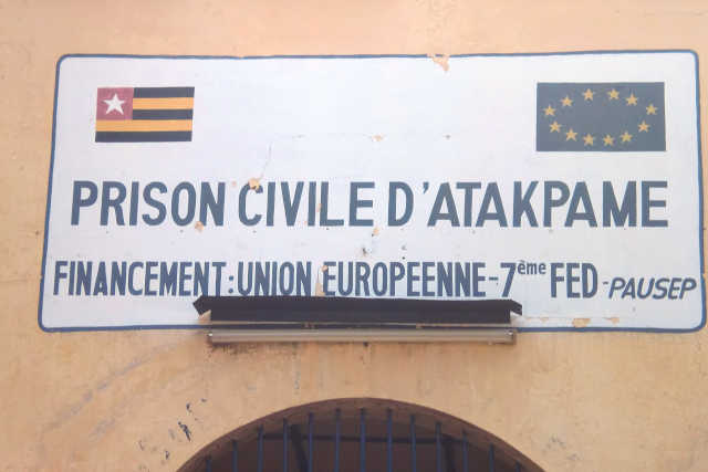 Togo / Prison civile d’Atakpamé : Un prévenu se meurt d’une hernie énorme aux testicules depuis 6 ans