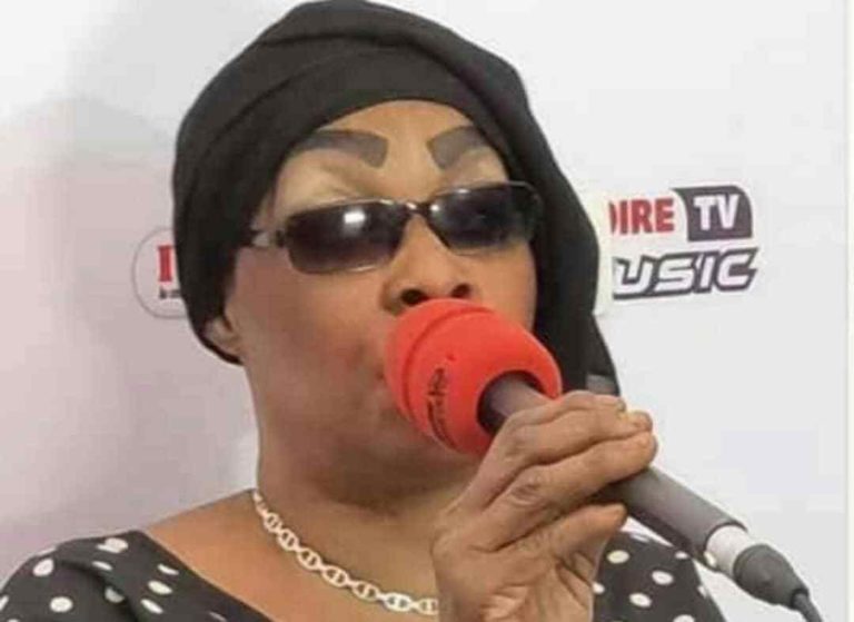 Tina Glamour, la mère de DJ Arafat dissout le Yorogang !