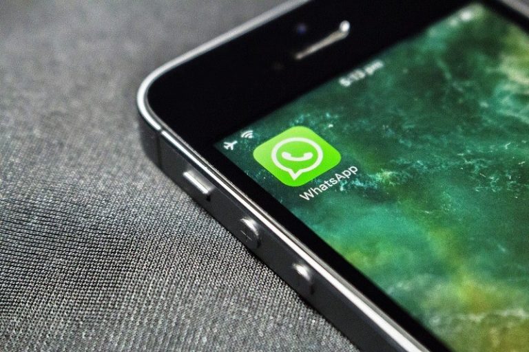 WhatsApp : vous pouvez désormais partager vos statuts sur Facebook