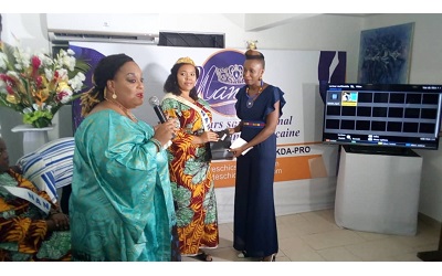 Nadiatoujaye Mama, lauréate du concours d’élégance féminine, a reçu de gros lots