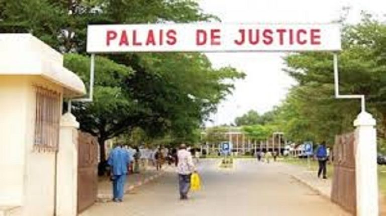 Bénin : un individu arrêté avec plusieurs passeports dont 2 togolais et des faux visas Schengen