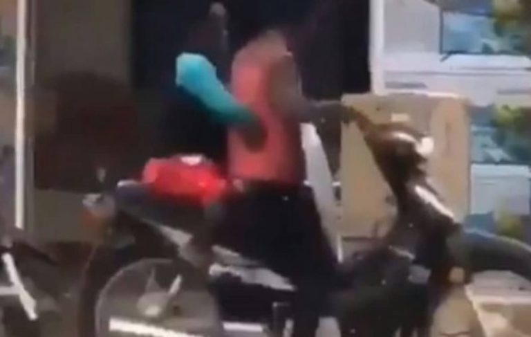[Vidéo] Est-ce le milliardaire Shatta Bandle qui est à moto ?