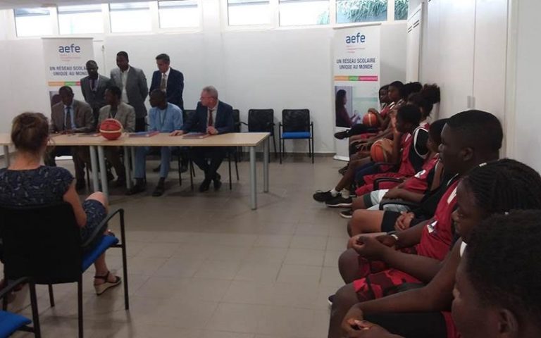 Signature de la convention entre le lycée français de Lomé, le ministère des sports et la fédération togolaise de basketball