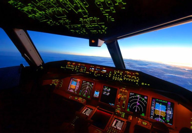 Aviation : un pilote suspendu à vie après la publication de cette photo prise dans un cockpit