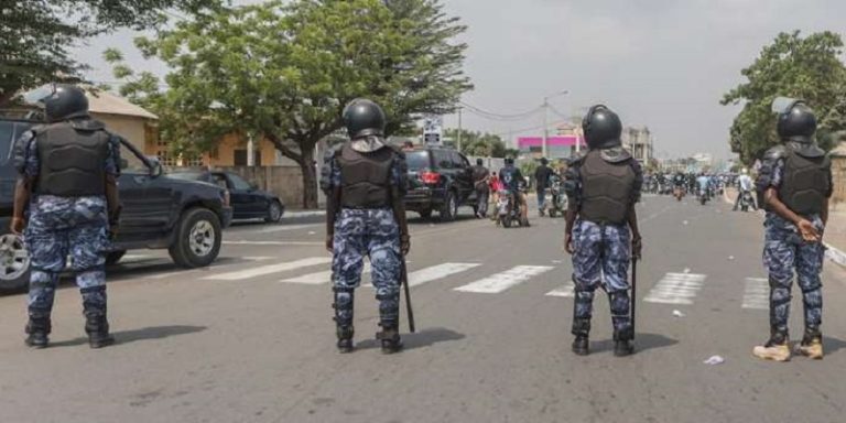 Togo : une cinquantaine d’armes blanches saisies à Agoè ce jeudi ; 21 personnes interpellées