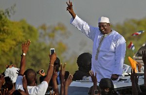Gambie: la rue demande (déjà) le départ de Adama Barrow