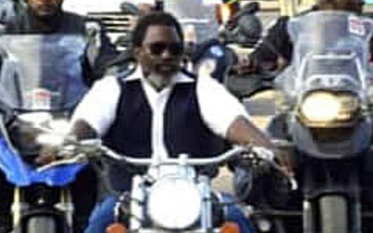 RDC : Joseph Kabila en promenade sans casque sur sa moto ; les internautes révoltés