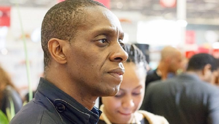 Critiqué après une vidéo sur la mort du jeune ivoirien dans le train d’atterrissage, Claudy Siar s’explique
