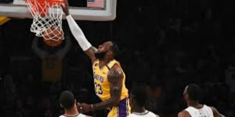 Basket : cette action de LeBron James fait réagir Rihanna 