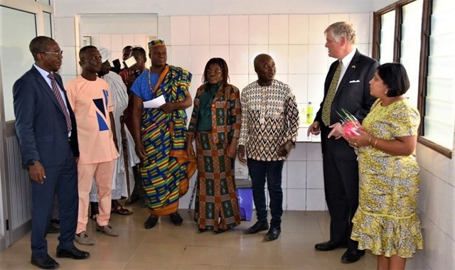 L’ambassadeur Eric Stromayer a inauguré le Centre de santé rénové de Kangni-Kopé