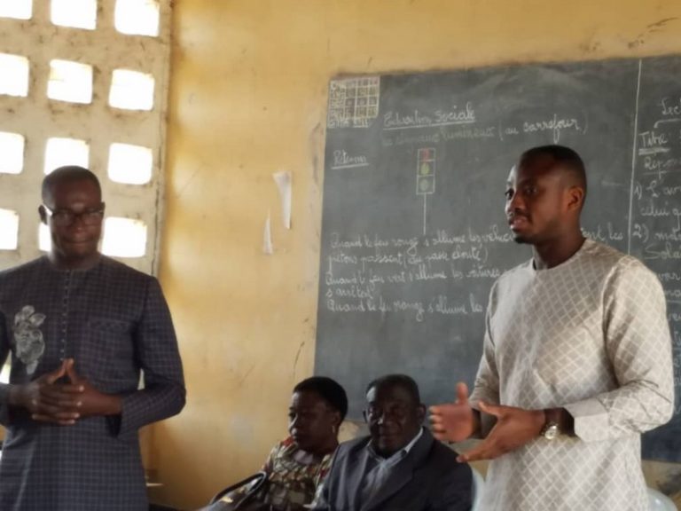 Togo/Amou : Mey Gnassingbé fait don de matériels et sonne la mobilisation préélectorale autour du candidat de l’UNIR