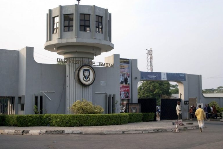 Nigeria : des objets fétiches placés devant la porte d’entrée de l’université d’Ibadan effraient les étudiants (photo)