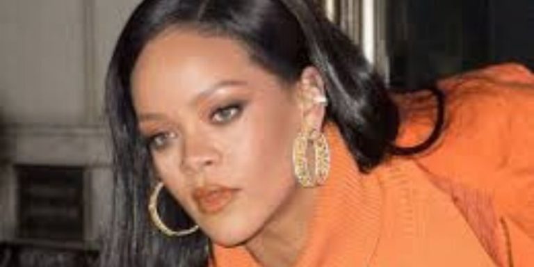 Rihanna critiquée pour son ‘grand front’ ; voici sa réponse (photo)