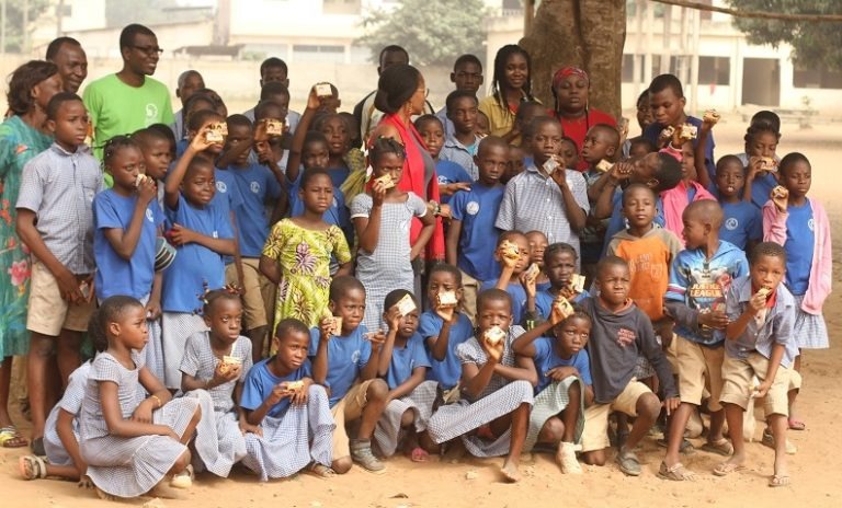 Togo : ‘Ange Line’ offre les premiers lots de vivres aux malentendants du centre Ephphata