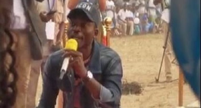 Togo : En meeting  de campagne, Mc  Momo profite pour demander  une voiture Pajero à Faure Gnassingbé (vidéo)