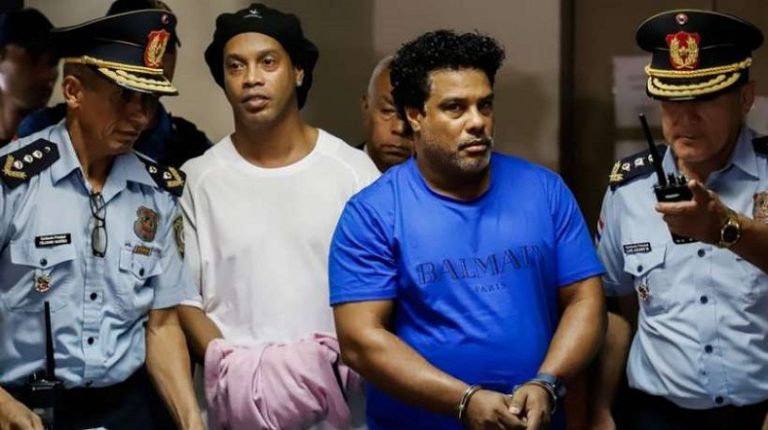 Ronaldinho : la descente aux enfers ; tout pour comprendre son arrestation au Paraguay