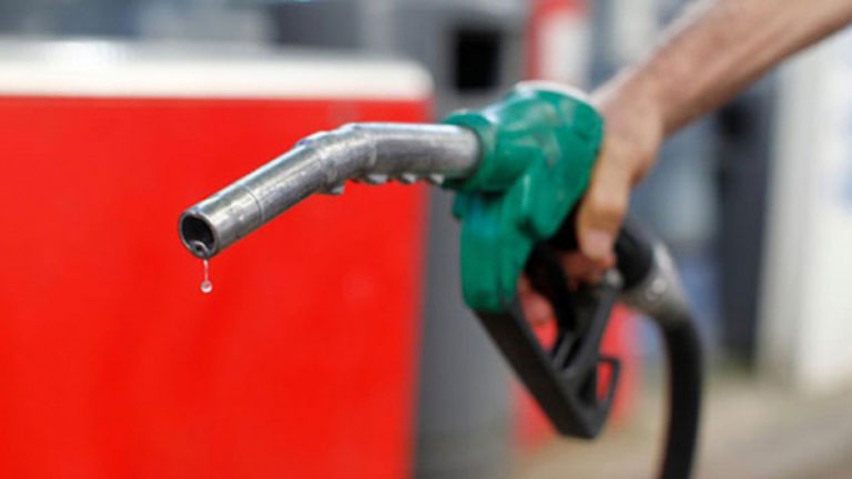 Le gouvernement revoit à la baisse les prix des produits pétroliers