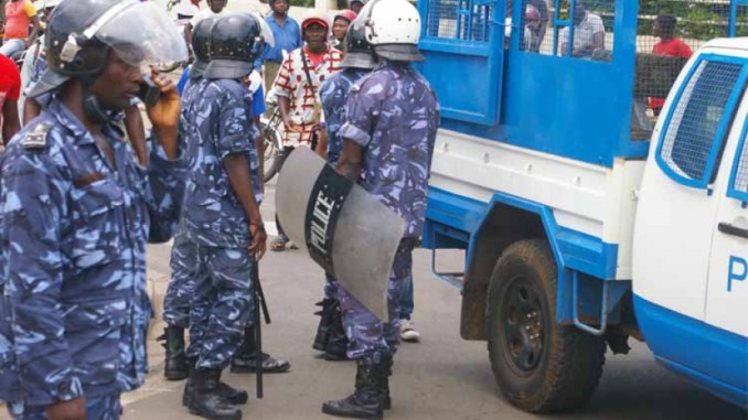 Couvre-feu: 4 policiers mis aux arrêts ce vendredi