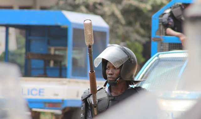 Couvre-feu: un policier tabassé par ses collègues à Agoé