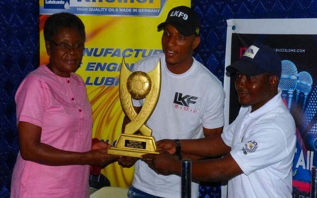 Togo – Fo-doh Laba a reçu son trophée du meilleur togolais à l’étranger