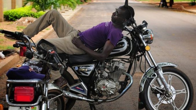 TEKA.services Togo-Lomé - Installez votre GPS-Moto chez nous .(installation  sur voiture possible) Pour pallier au phénomène de vol de moto, Nous vous  proposons l'installation des GPS afin de localiser votre moto en