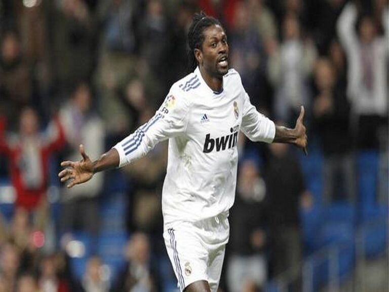 Ligue des champions: Emmanuel Adebayor opte pour la qualification de Manchester City.