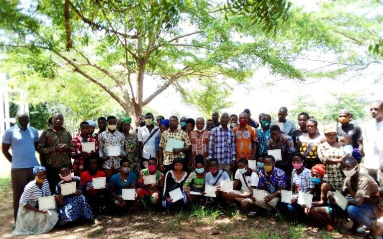Togo – Remise de certificats de nationalité togolaise Lycée d’Anfoin