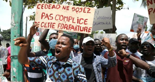Contestation de la candidature de Ouattara: le film de la flambée de violence à Abidjan