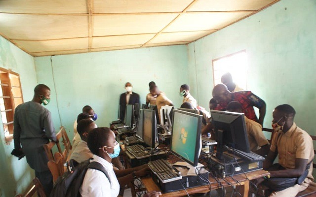 Togo – Tchaoudjo 2 : Le lycée de Lama-Tessi doté d’une salle informatique