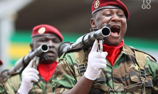 Au Togo, on veut faire « copain-copain » avec les militaires