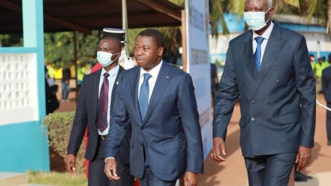 Faure Gnassingbé va à nouveau recevoir les putschistes du Mali